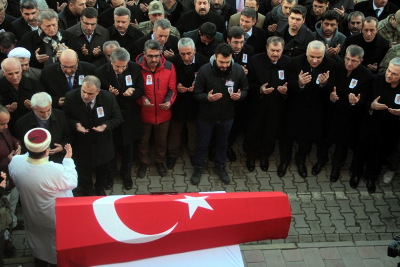 Şehit Fethi Sekin'in kız kardeşi cenazede böyle haykırdı - Resim: 4