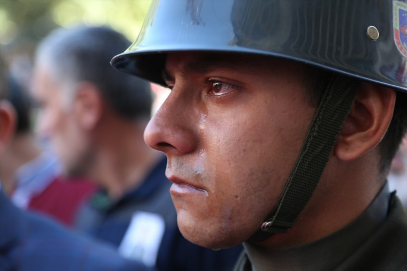 Şehit babası gözyaşlarına boğdu! Cebinden mendili çıkarıp - Resim: 3