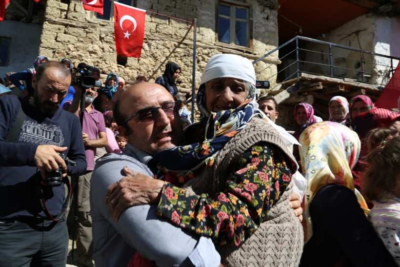 Şehit babası gözyaşlarına boğdu! Cebinden mendili çıkarıp - Resim: 4
