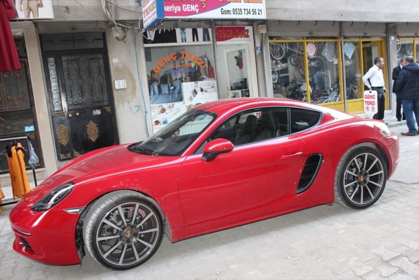 Yediği dondurmadan yarım milyonluk araba çıktı - Resim: 1