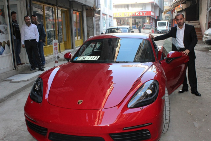 Yediği dondurmadan yarım milyonluk araba çıktı - Resim: 2