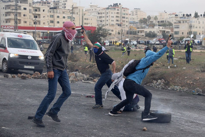 Şok fotoğraflar: Yüzleri maskeli İsrailli askerler sahnede! - Resim: 2