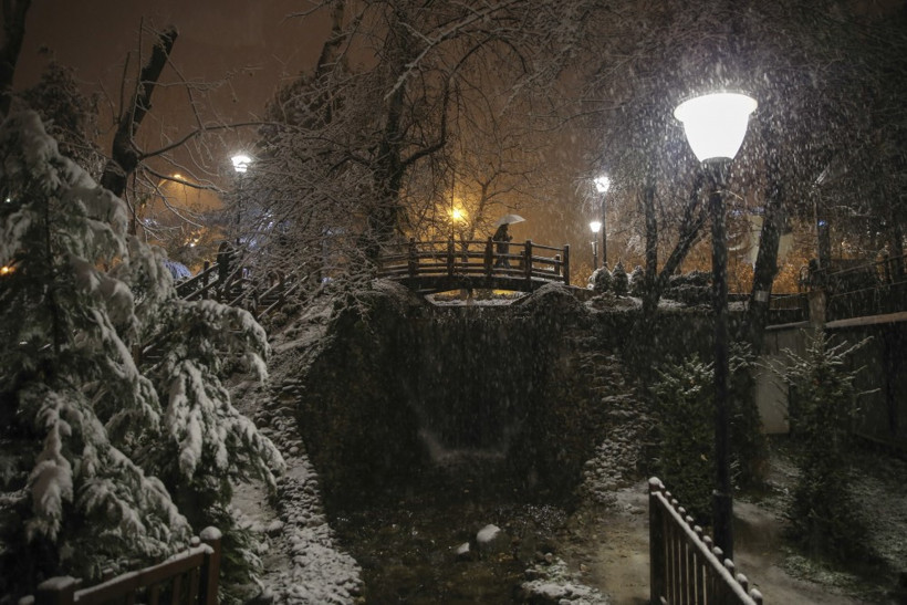 Kar yağışı Ankara'yı beyaza bürüdü - Resim: 1