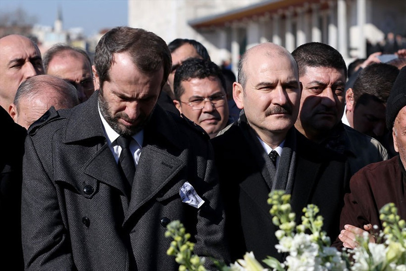 Saffet Sancaklı'nın ağladığı anlar! Kızı tabuta sarılıp.... - Resim: 2