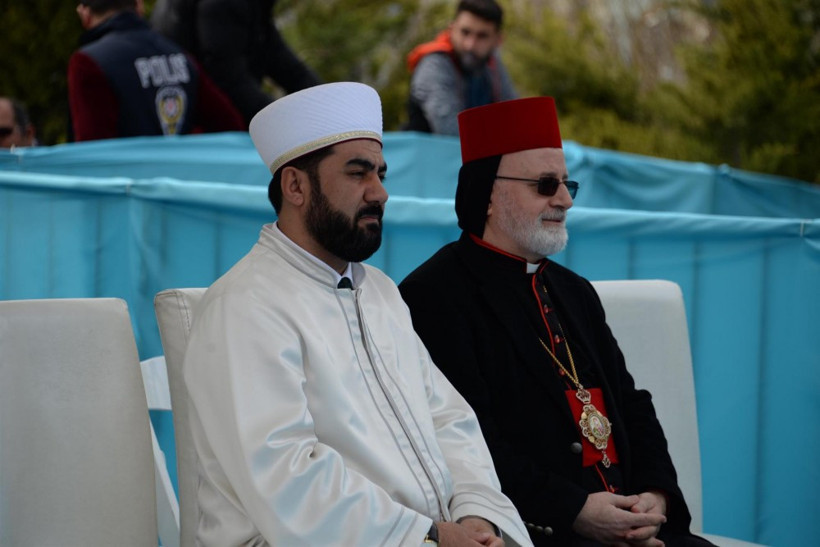 Erdoğan'a Mardin'de 4 dilde  karşılama - Resim: 3