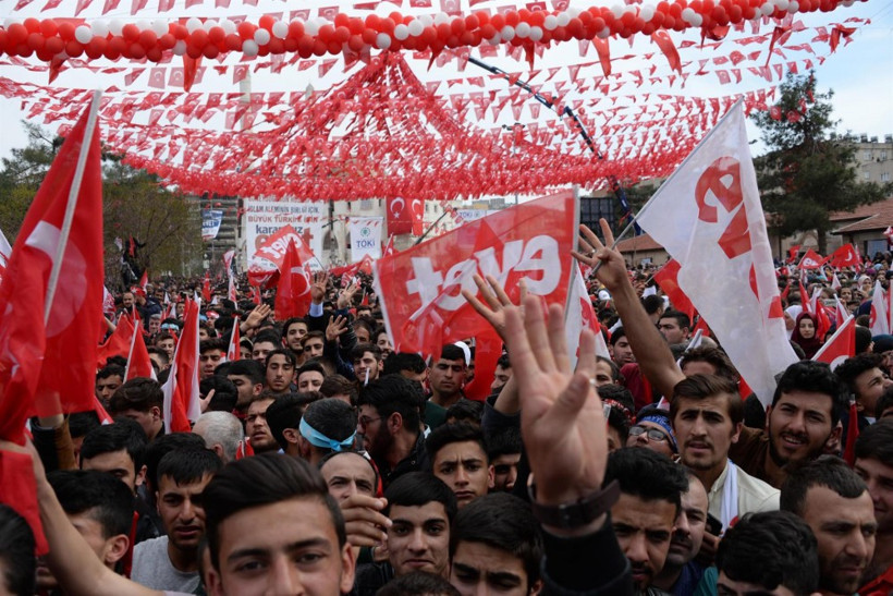 Erdoğan'a Mardin'de 4 dilde  karşılama - Resim: 4