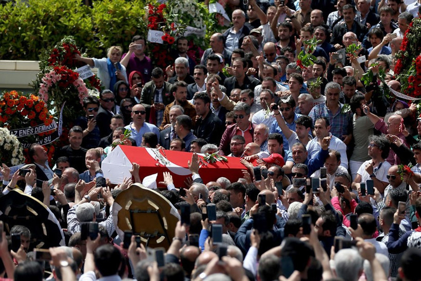 İbrahim Erkal'ın cenaze töreni hangi ünlüler katıldı? - Resim: 3