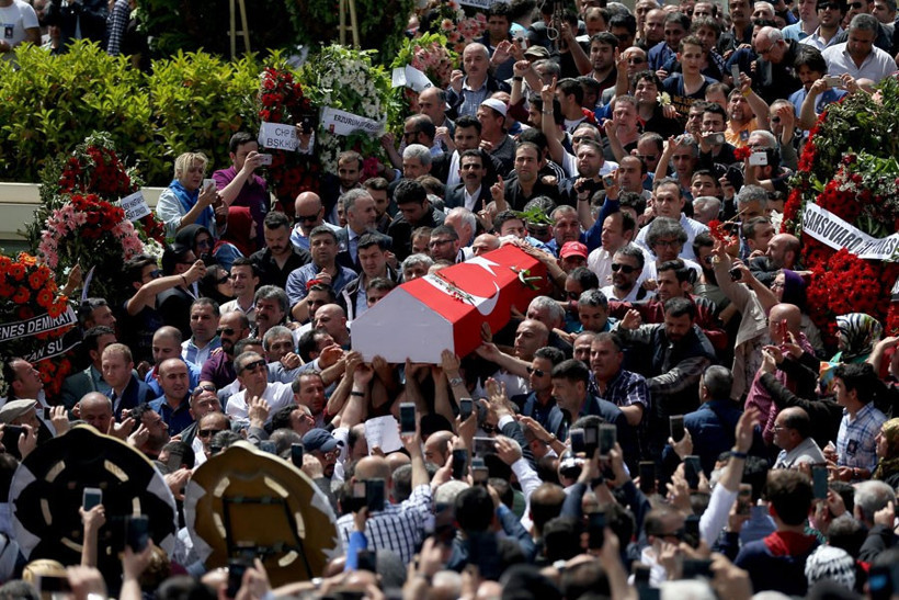 İbrahim Erkal'ın cenaze töreni hangi ünlüler katıldı? - Resim: 4