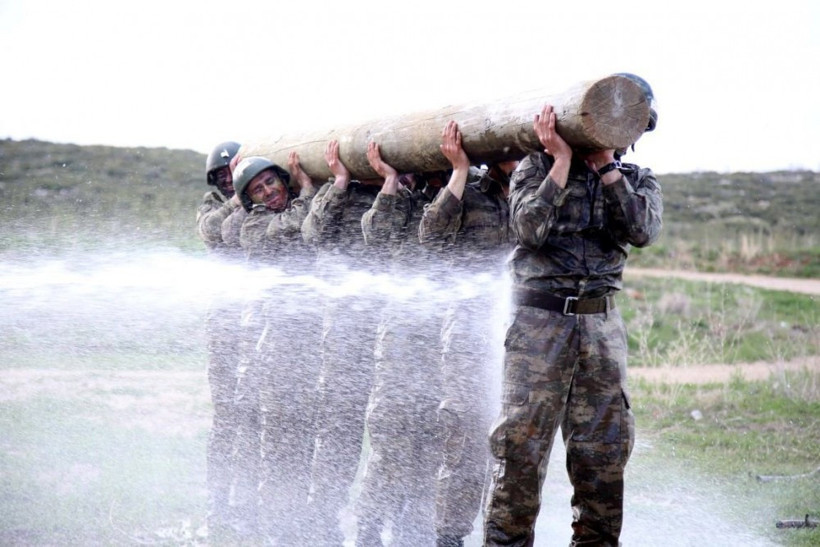 Dünyanın en zorlu askeri eğitimi böyle tatbikat görülmedi! - Resim: 2