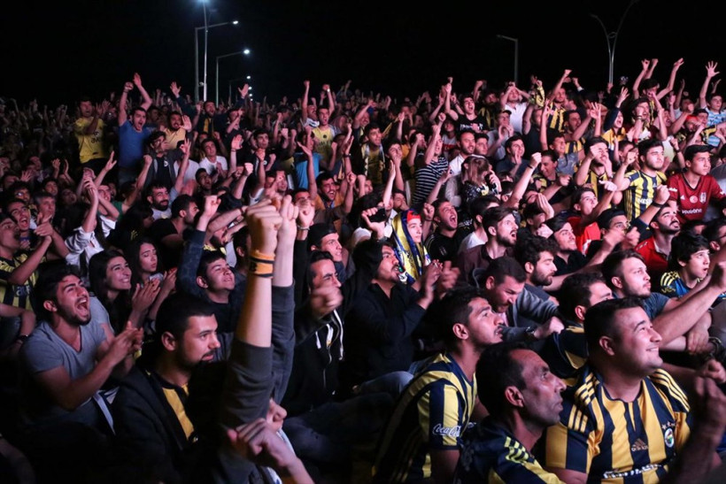 Türkiye, Fenerbahçe - Olympiakos maçını böyle izledi - Resim: 2