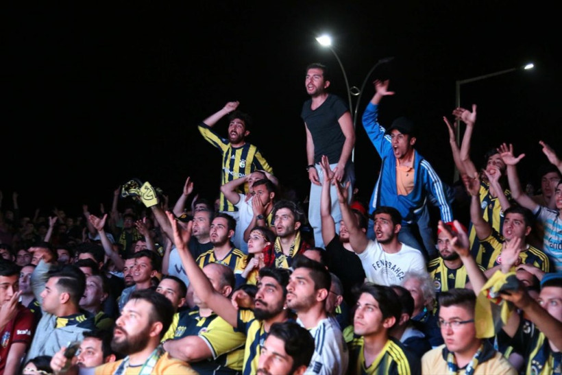 Türkiye, Fenerbahçe - Olympiakos maçını böyle izledi - Resim: 4