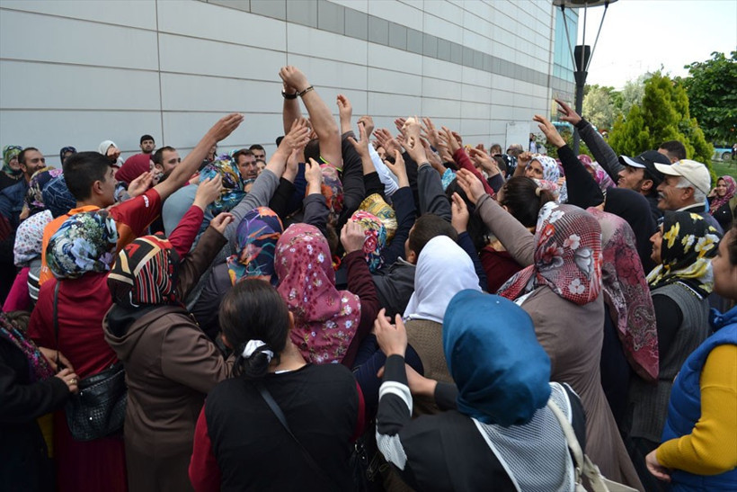 Hepsi oraya koştu kapış yaptılar izdihamın nedenine bakın! - Resim: 3