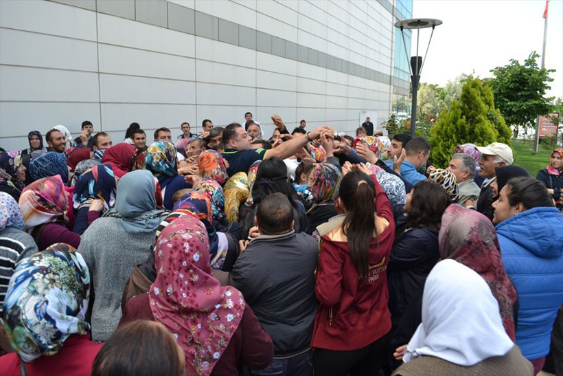 Hepsi oraya koştu kapış yaptılar izdihamın nedenine bakın! - Resim: 4