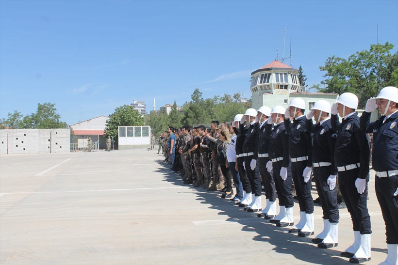 Şehidin başından bir an bile ayrılmadılar bakın onlar kim - Resim: 1