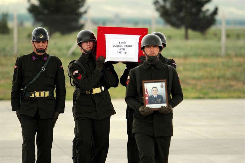 Şehit  Songül Yakut'un annesi yürekleri dağladı! - Resim: 3