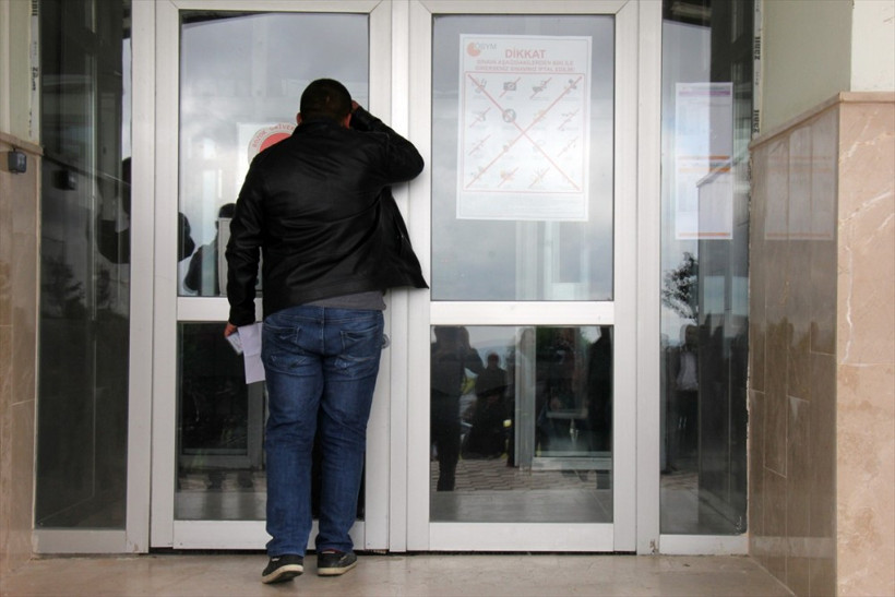 LYS 2017 sınavına geç kaldı kapıda perişan oldu - Resim: 4