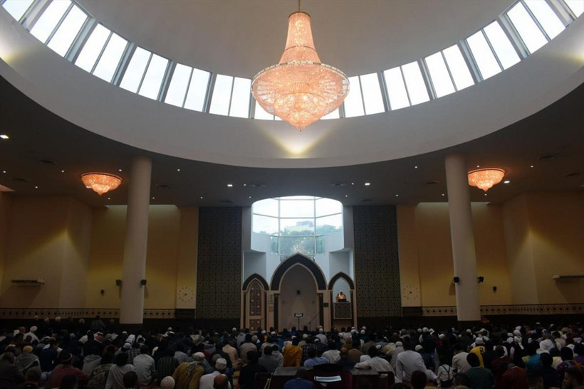 Tangonun başkentinde bayram namazı - Resim: 3