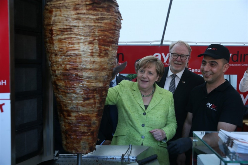 Merkel döner hayranı çıktı esnaf şenliğinde oraya uğradı - Resim: 1