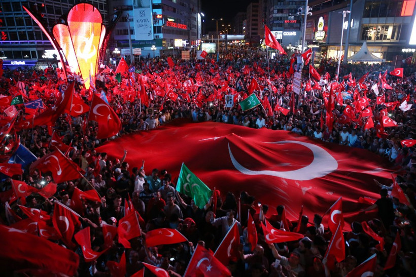 Ankaralılar Kızılay Milli İrade Meydanı'nı doldurdu - Resim: 1