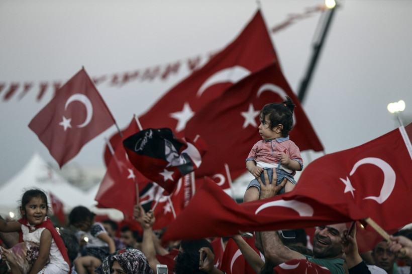  Adana'da demokrasi nöbeti devam ediyor - Resim: 1