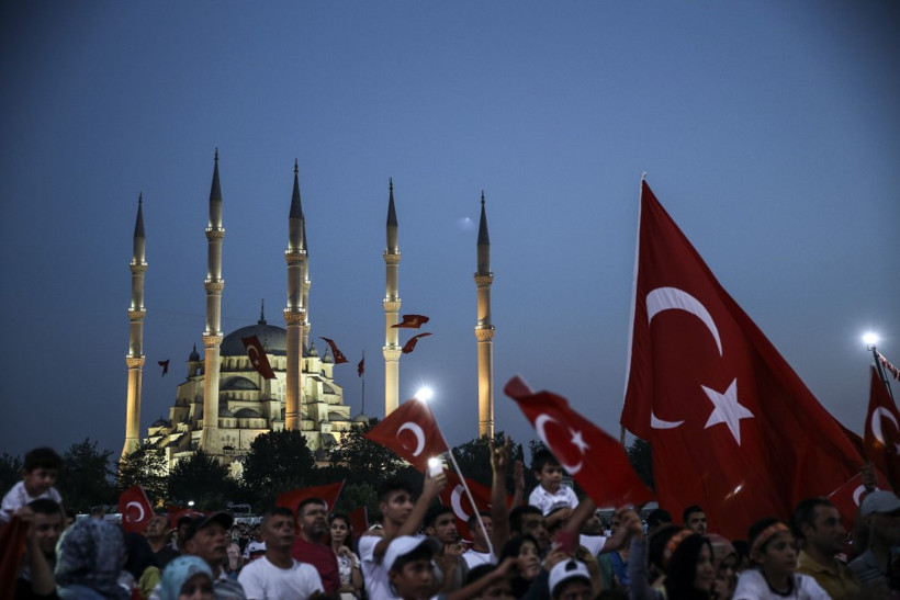  Adana'da demokrasi nöbeti devam ediyor - Resim: 2