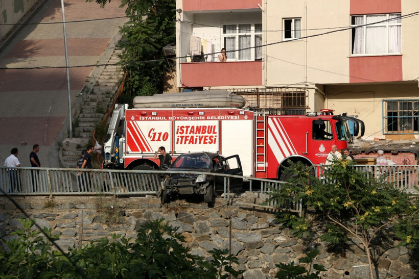 Az  kalsın evlerin üstüne uçuyordu! - Resim: 1