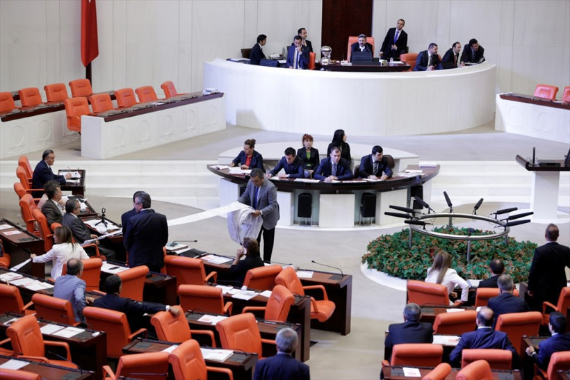  CHP'li Tanrıkulu'dan Meclis'de protesto - Resim: 4