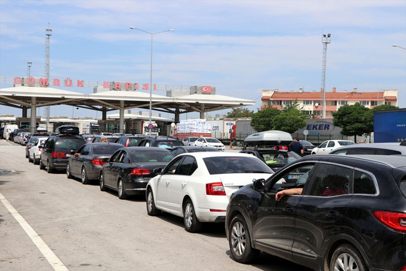 Akın akın geliyorlar görüntü şaşkına çevirdi - Resim: 1