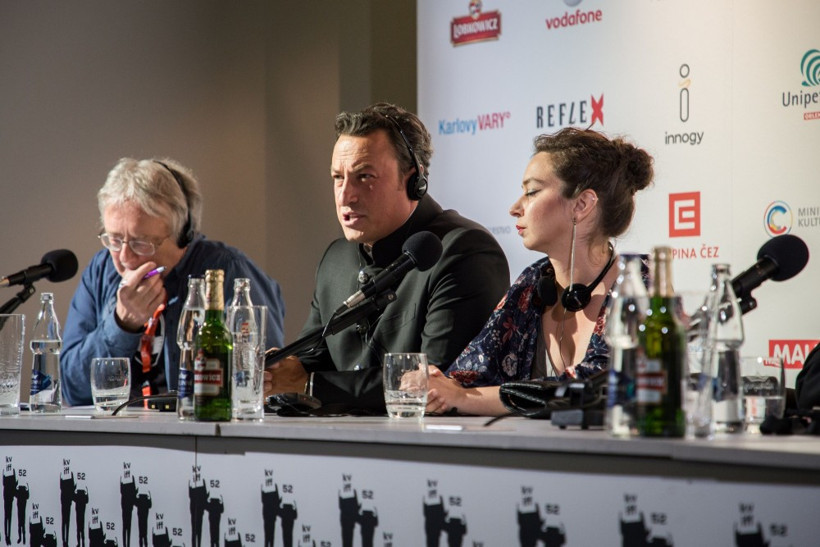 Onur Saylak Tuba Büyüküstün'ü yok sayıyor!  - Resim: 4