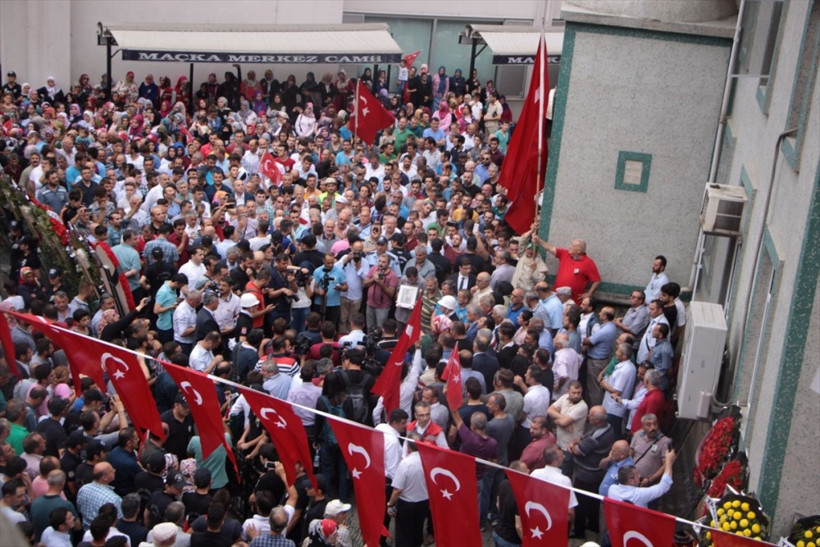 Maçka şehidi Eren Bülbül'ü binlerce hemşehrisi uğurladı - Resim: 1