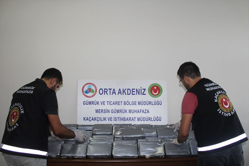 Limandaki gemiye baskın içinden çıkanlar şoke etti! - Resim: 3