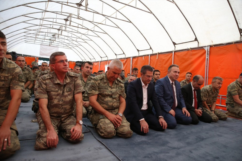 Canikli bin 170 rakımlı bölgede Mehmetçik'le bayramlaştı - Resim: 1