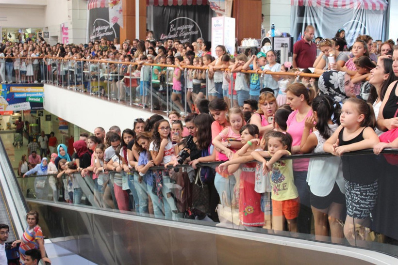 Aleyna Tilki izdihamı: Gerginlik yaşandı! - Resim: 3