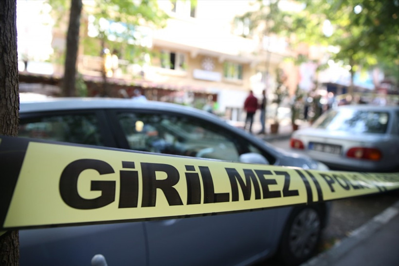 Kulağını kopartan komşunu öldürdü! - Resim: 1