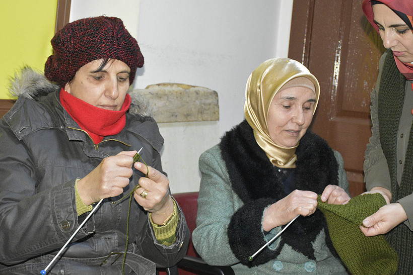 Mehmetçiğe destek için  ilmek ilmek örüyorlar - Resim: 3