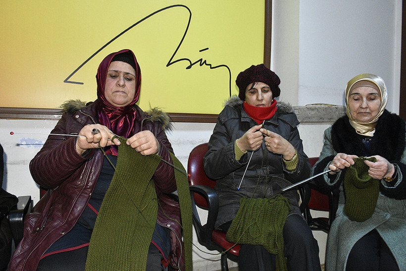 Mehmetçiğe destek için  ilmek ilmek örüyorlar - Resim: 4