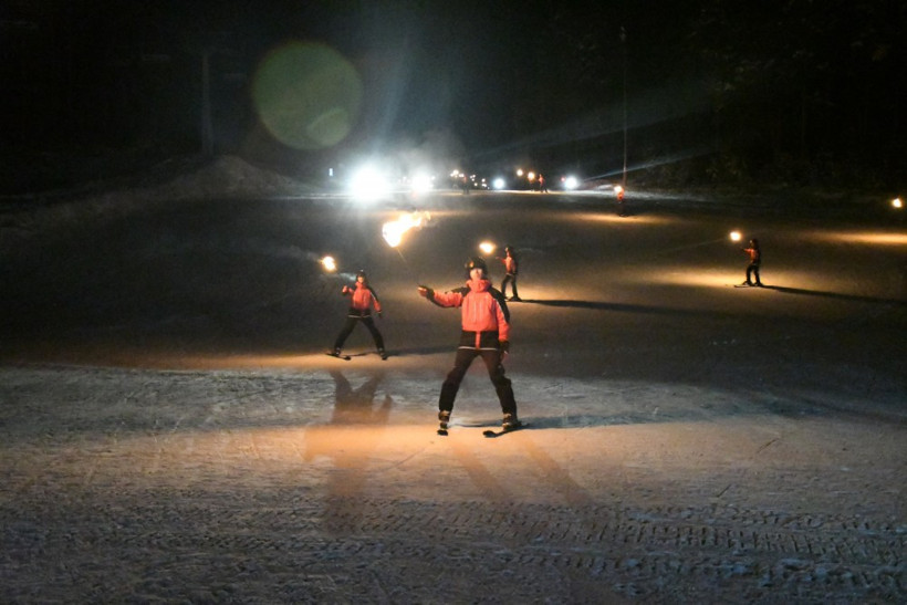 Sarıkamış Şehitleri için meşaleli kayak gösterisi - Resim: 3