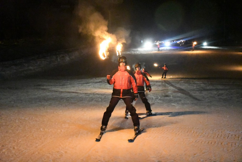 Sarıkamış Şehitleri için meşaleli kayak gösterisi - Resim: 4