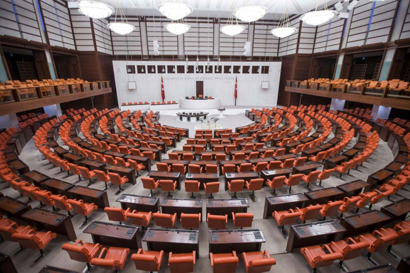 Meclis bugün açılıyor! Dedektör köpeklerle arama yapıldı - Resim: 1