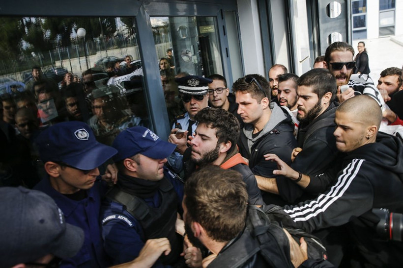 Yunanistan’da liseliler eğitim bakanının makamını bastı - Resim: 2