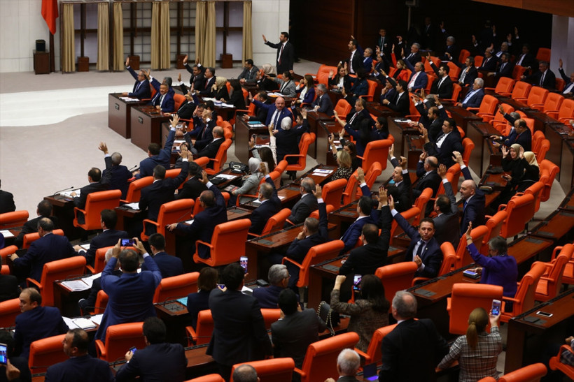 MHP muhalefete destek verdi EYT geçti TBMM'de sevinç çığlıkları - Resim: 4