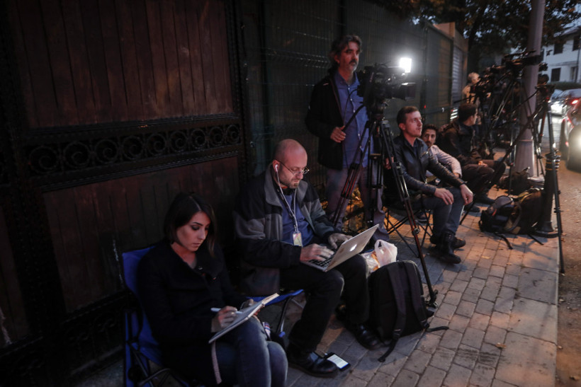 Başkonsolosluk konutu önünde bekleyiş sürüyor - Resim: 2