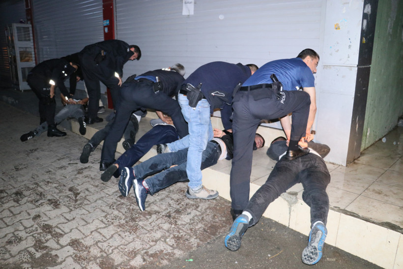 Film sahnelerini aratmayan kovalamaca! Sıralı 5'li böyle yakalandı - Resim: 1