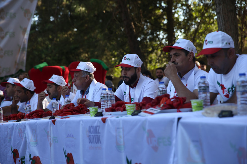 Urfalıların  acı biber yemede yarıştı - Resim: 4