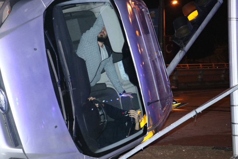 Kazadan sonra bu haldeyken tehdit etti: Kapat parçalarım - Resim: 1