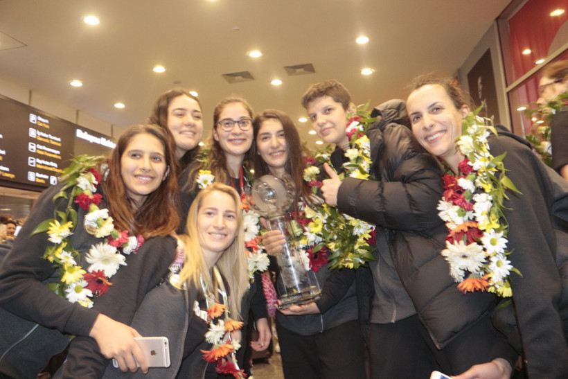 Dünya Şampiyonu Vakıfbank Takımı, yurda döndü - Resim: 4