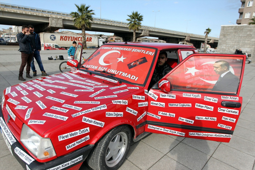  Otomobilini şehit isimleriyle kapladı - Resim: 1