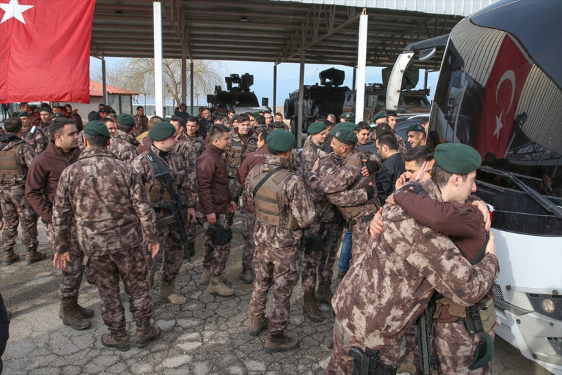 PÖH'ler Afrin'e böyle uğurlandı! 44 kişilik 2 tim... - Resim: 1