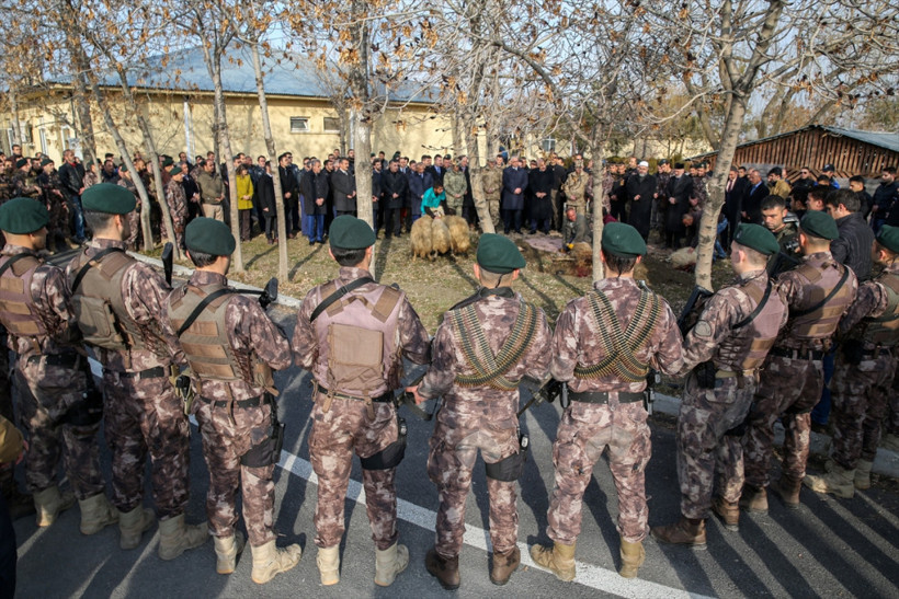 PÖH'ler Afrin'e böyle uğurlandı! 44 kişilik 2 tim... - Resim: 3