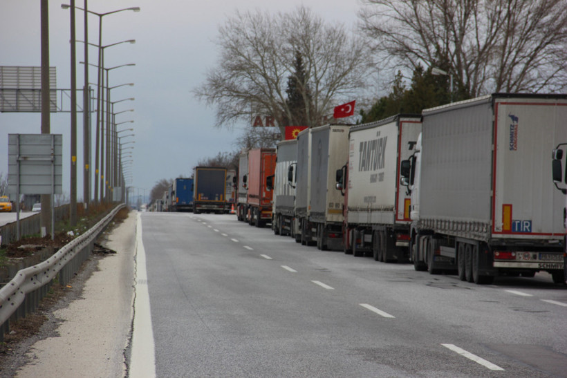 Günlerdir bekleyenler var: Kuyruk 22 kilometreye ulaştı! - Resim: 1